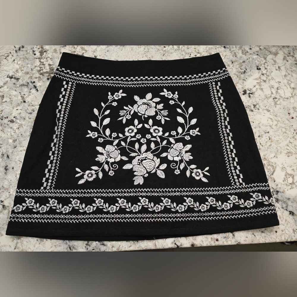 Black and White Embroidered Floral Mini Skirt